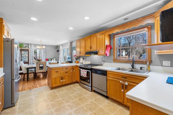 Chandelier, Dining room, Interior, Kitchen, Recessed Lighting, Wood Texture Flooring