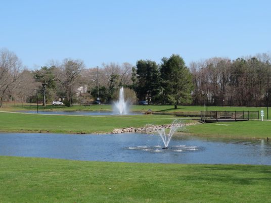 Exterior, Lake