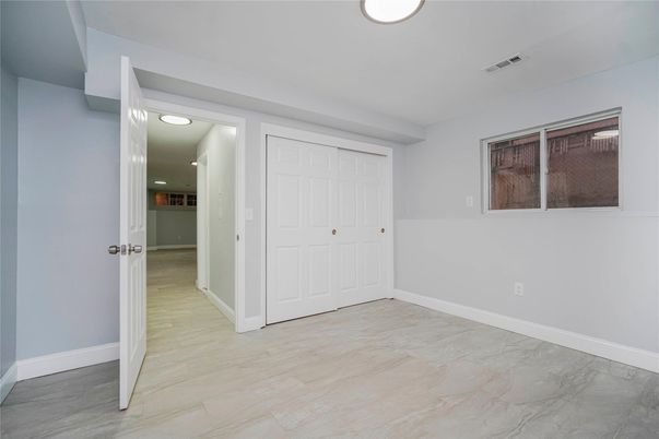 Empty room, Interior, Marble, Recessed Lighting