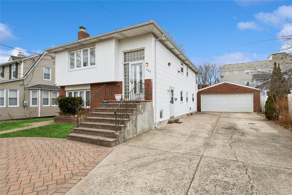 Detached Garage, Exterior