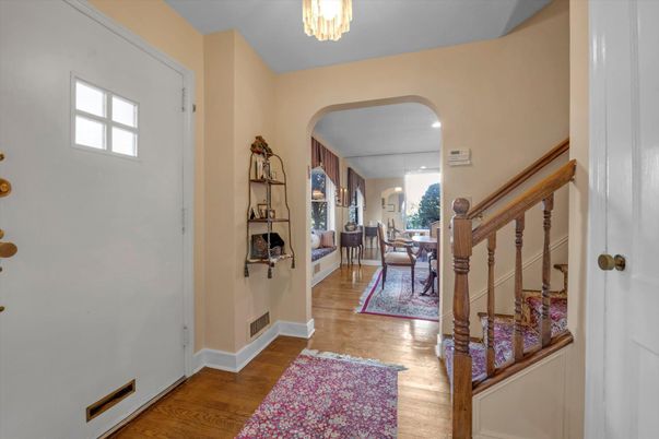 Chandelier, Dining room, Interior, Recessed Lighting, Wood Texture Flooring