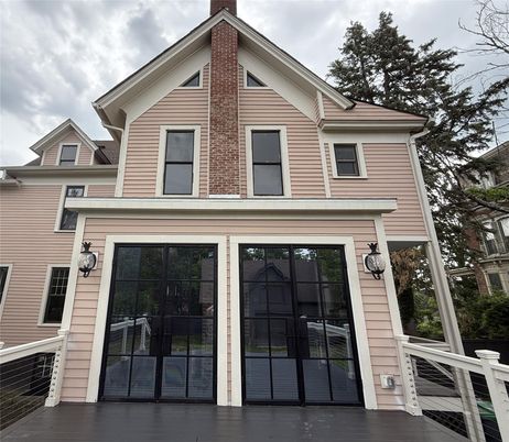 Attached, Exterior, Facade, Brick Facade, Queen Anne Victorian