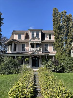 Exterior, Facade, Queen Anne Victorian
