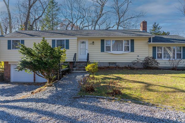 Attached, Exterior, Facade, Raised Ranch