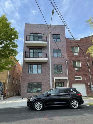 Attached, Exterior, Facade, Brick Facade, Rowhouse