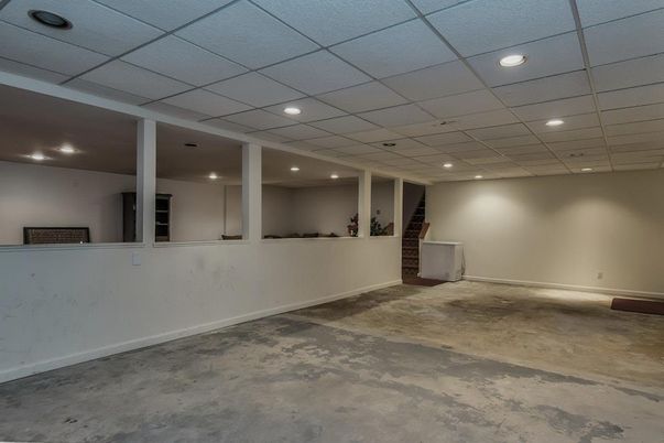 Empty room, Interior, Recessed Lighting
