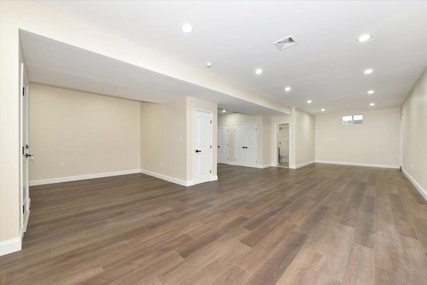 Empty room, Interior, Recessed Lighting, Wood Texture Flooring