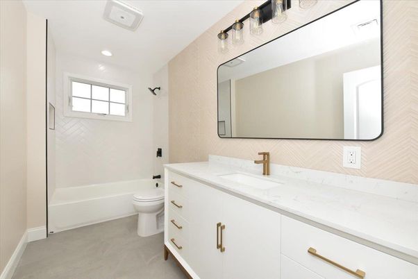 Bathroom, Interior, Recessed Lighting