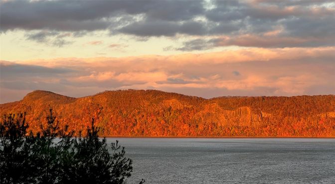 Exterior, Lake