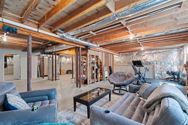 Fitness Equipment, Interior, Living room, Wooden Beams