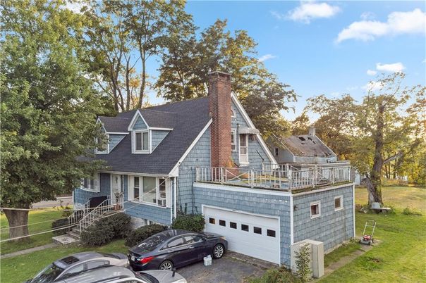 Attached, Exterior, Facade, Cape Cod