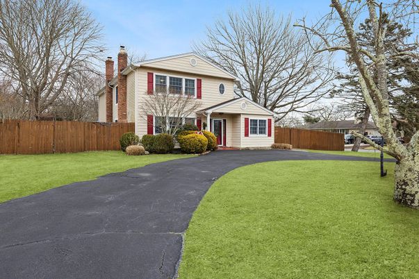 Backyard, Exterior, Facade, Split Level