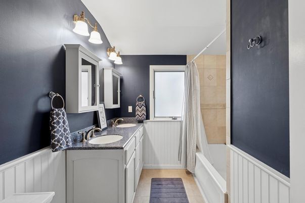 Bathroom, Dual Sink Vanities, Interior
