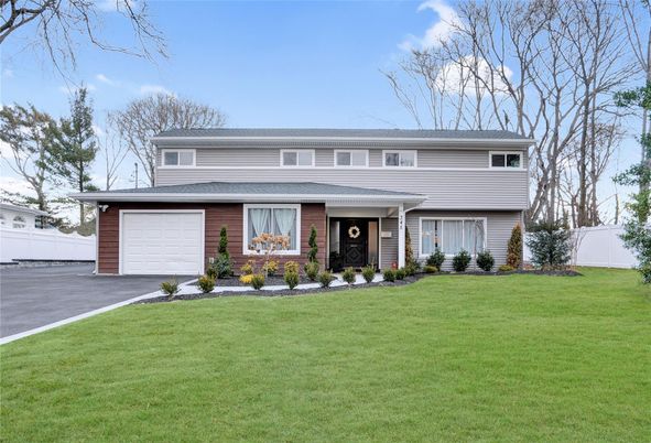 Attached, Exterior, Facade, Split Level