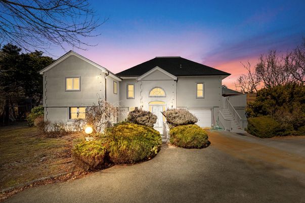 Attached, Exterior, Facade, Farmhouse