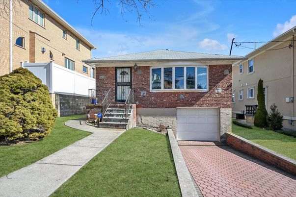 Attached, Exterior, Facade, Brick Facade, Raised Ranch