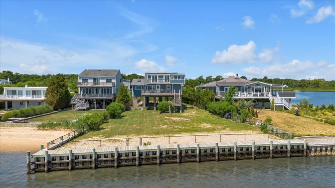Exterior, Lake