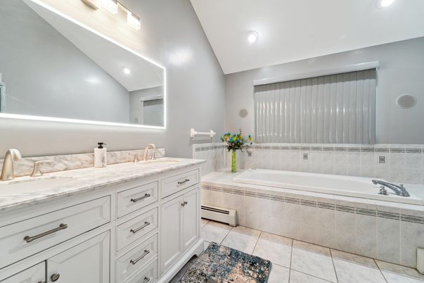 Bathroom, Dual Sink Vanities, Interior, Recessed Lighting