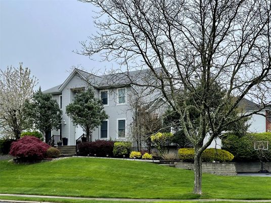 Backyard, Exterior, Facade, Queen Anne Victorian