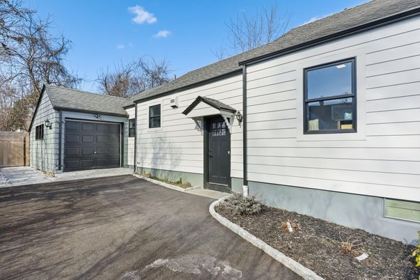 Detached Garage, Exterior