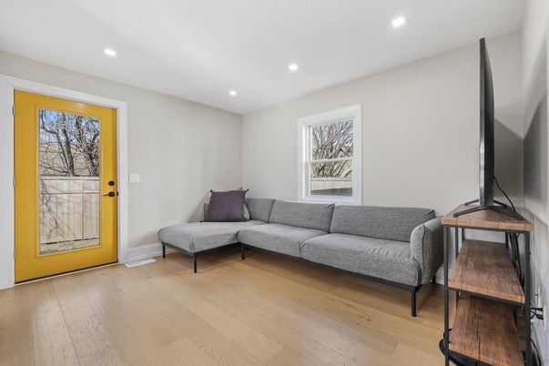 Interior, Living room, Recessed Lighting, Wood Texture Flooring
