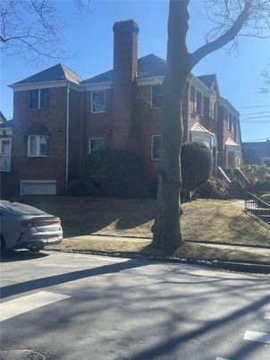 Exterior, Facade, Brick Facade, Rowhouse
