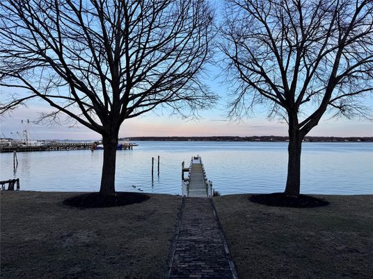 Exterior, Lake