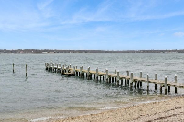 Exterior, Lake