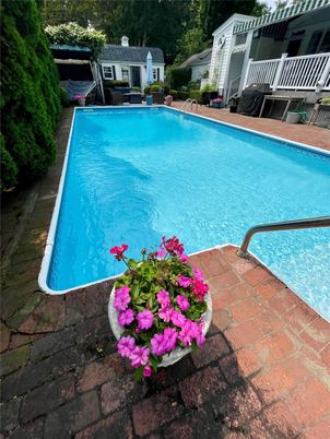 Exterior, Pool