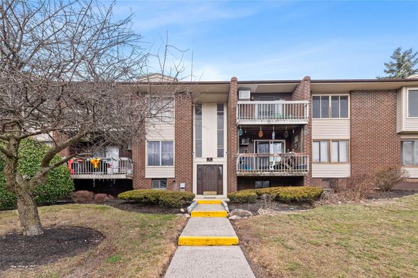 Exterior, Facade, Brick Facade, Raised Ranch