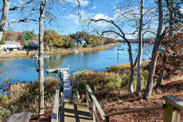 Exterior, Lake