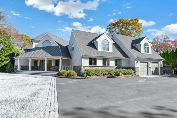 Attached, Exterior, Facade, Cape Cod