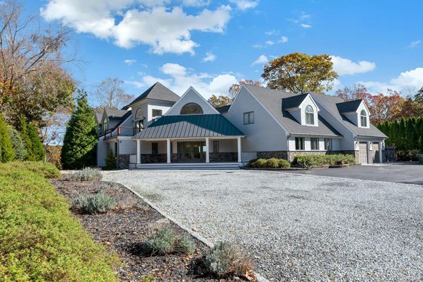 Attached, Exterior, Facade, Farmhouse