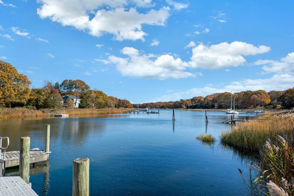 Exterior, Lake