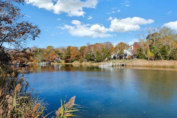 Exterior, Lake