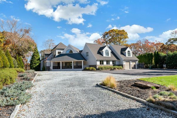 Attached, Exterior, Facade, Farmhouse