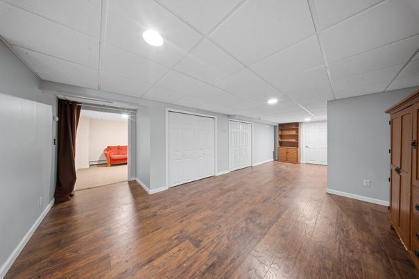 Empty room, Interior, Recessed Lighting, Wood Texture Flooring