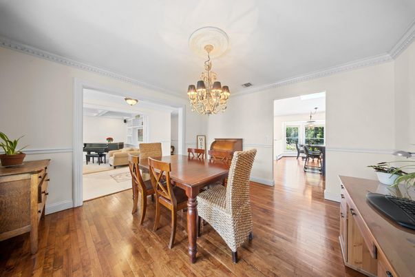 Chandelier, Dining room, Interior, Living room, Piano, Wood Texture Flooring