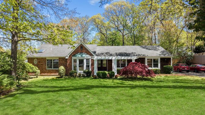 Exterior, Facade, Brick Facade, Cape Cod