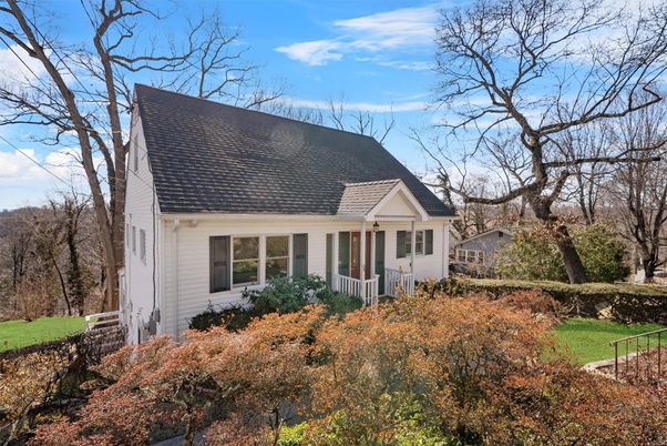 Exterior, Facade, Cape Cod