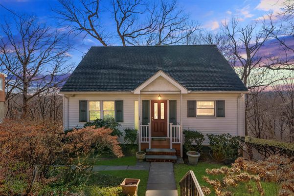 Exterior, Facade, Cape Cod