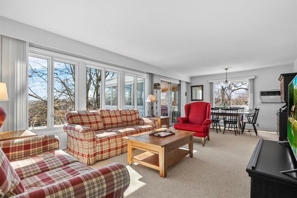Chandelier, Dining room, Interior, Living room