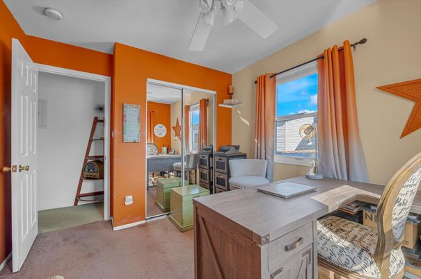 Home Office, Interior