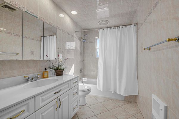 Bathroom, Interior, Recessed Lighting