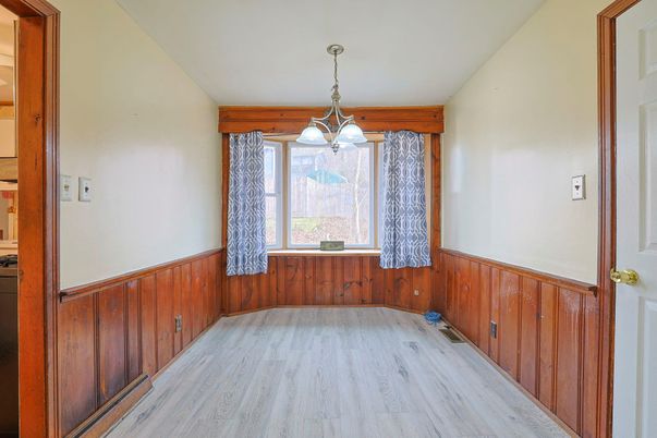 Empty room, Interior, Pendant Lights, Wood Texture Flooring, Wooden Walls