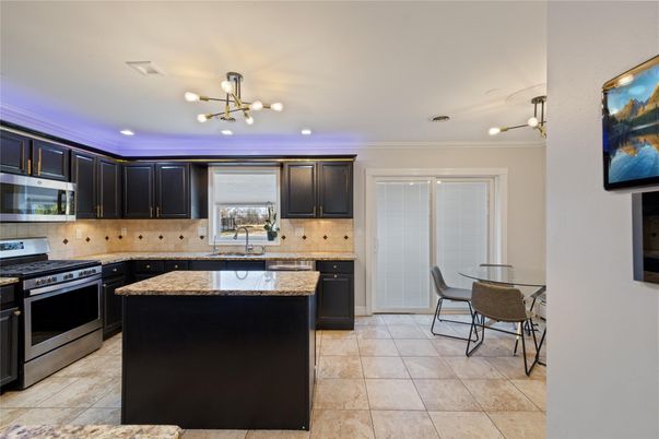 Dining room, Interior, Kitchen, Pendant Lights, Recessed Lighting, Stainless Steel Appliances