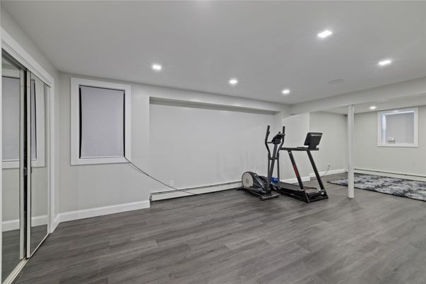 Fitness Equipment, Interior, Recessed Lighting, Wood Texture Flooring