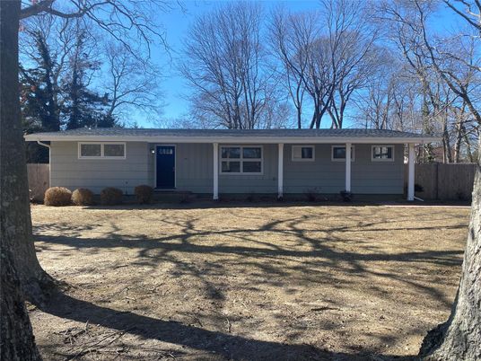 Exterior, Facade, Ranch