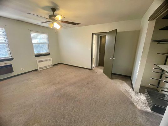Empty room, Interior