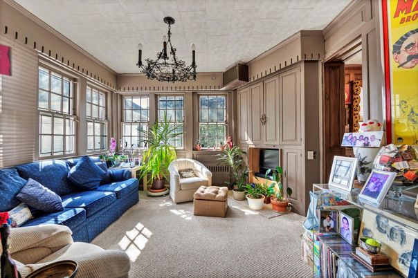 Chandelier, Interior, Living room